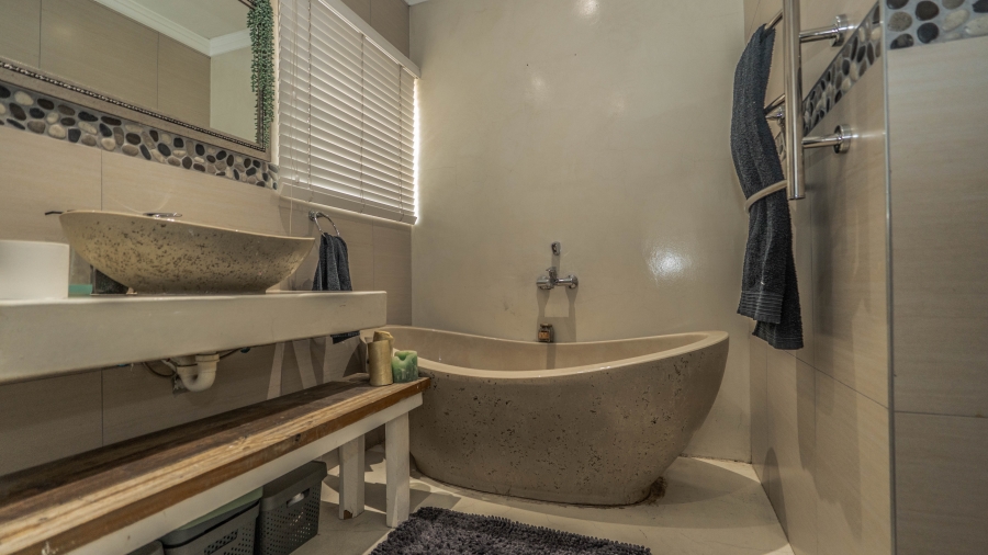 4 Bedroom Property for Sale in De La Haye Western Cape